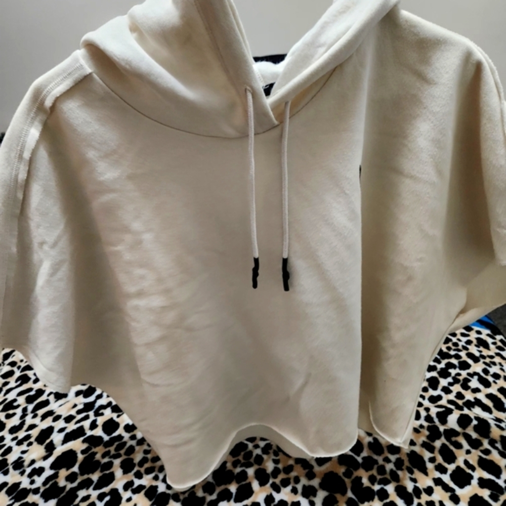 Under Armour Cream Hooded Cape